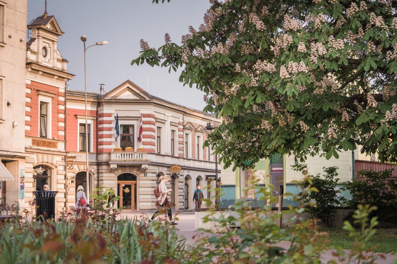 Art Hotel Roma Лиепая Экстерьер фото
